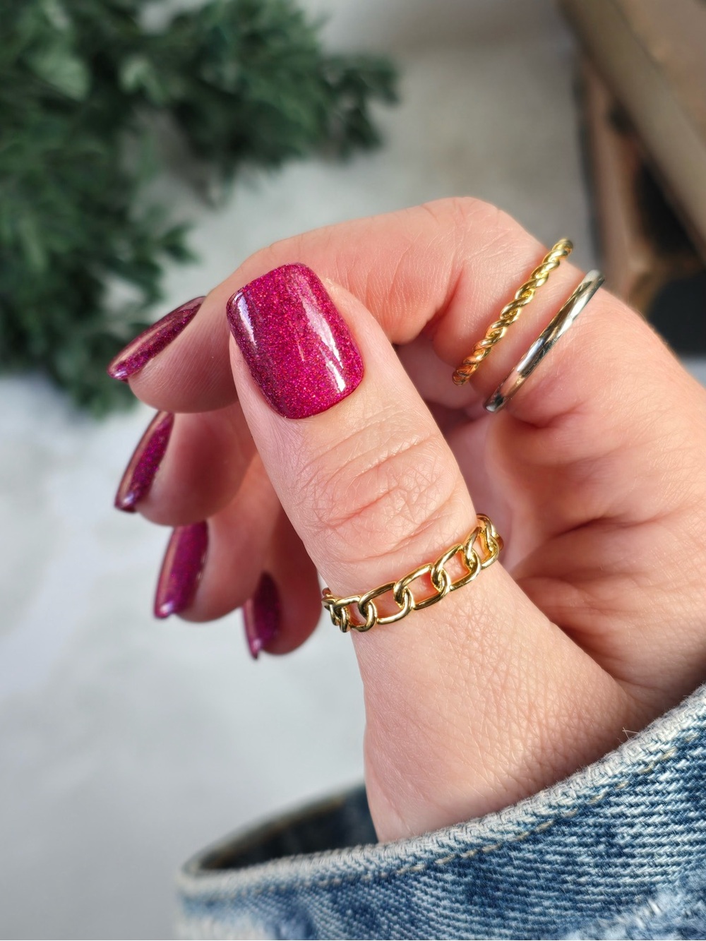 Red Aspen Kinetic Kinsley Glitter Press-On Nails in Magenta Pink - Picture 4 of 10